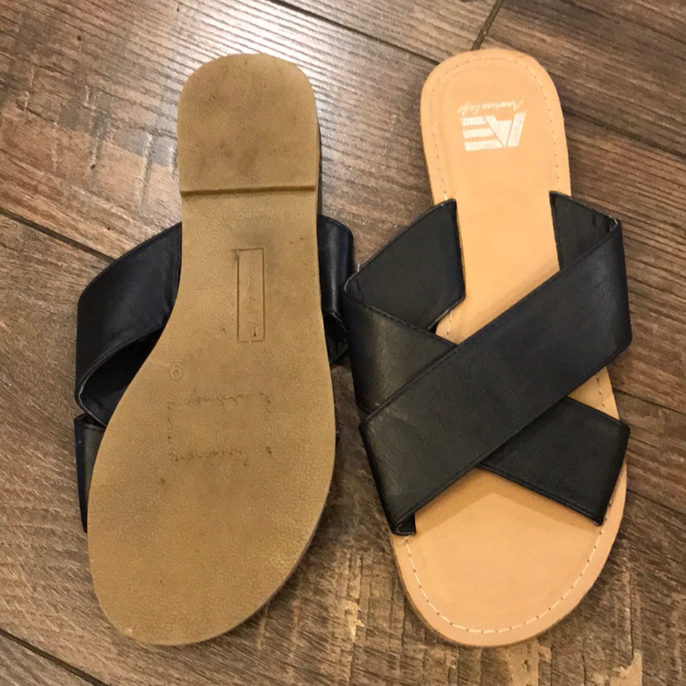 AEO Black Strap Sandal Slides - Picture 2 of 2